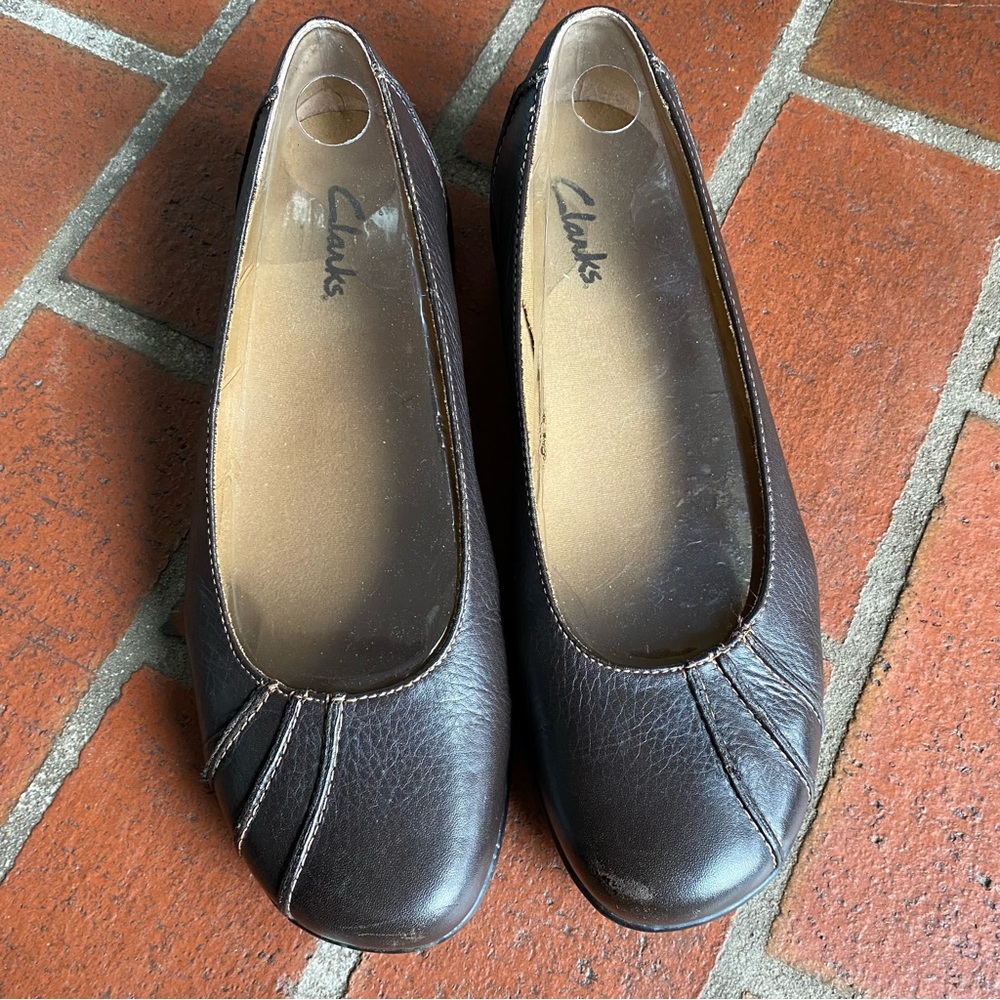 EUC Clarks dark brown ballet flats 9.5M